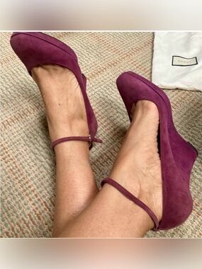 GUCCI❣️ Plum Suede Ankle-Strap Wedge Pumps